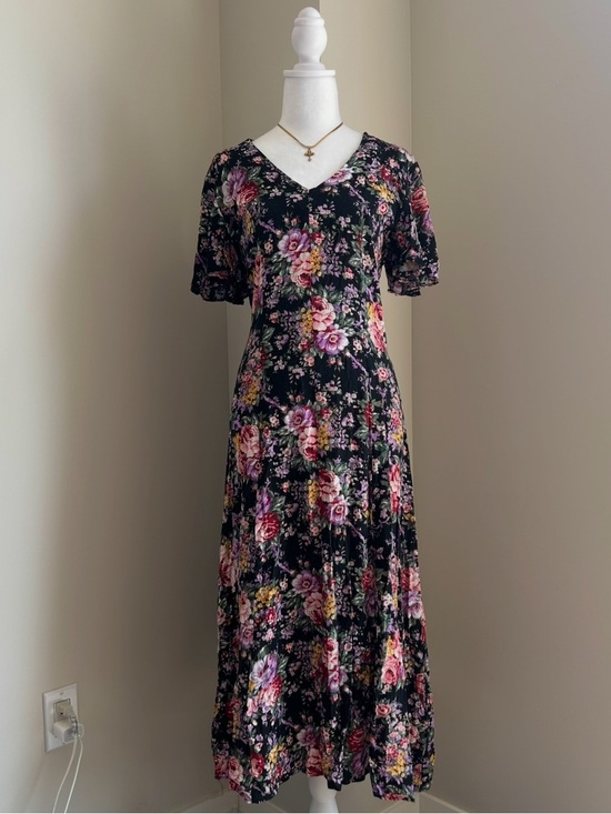 Source Unknown Dresses & Skirts - Source Unknown Black Floral Maxi Dress